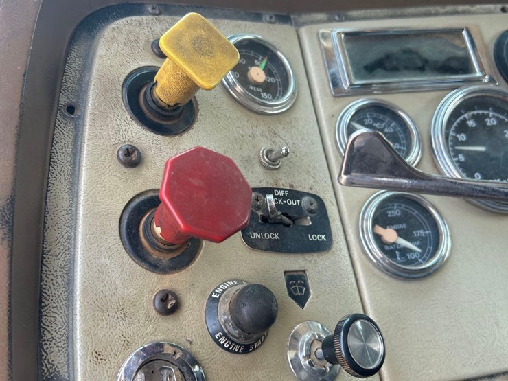 1994-ford-l9000-image-40