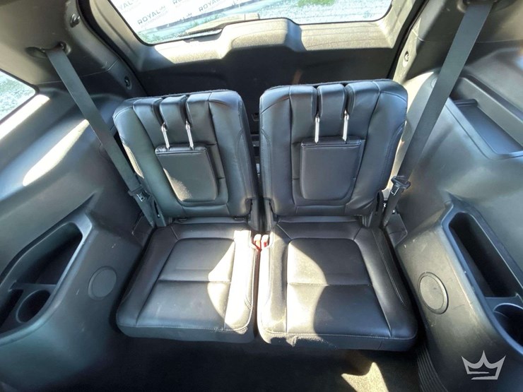 2017-ford-explorer-image-22