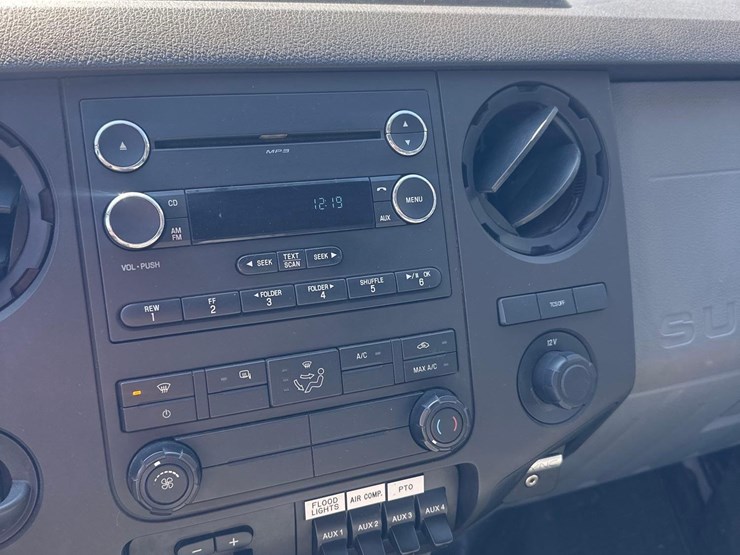 2016-ford-f550-image-32