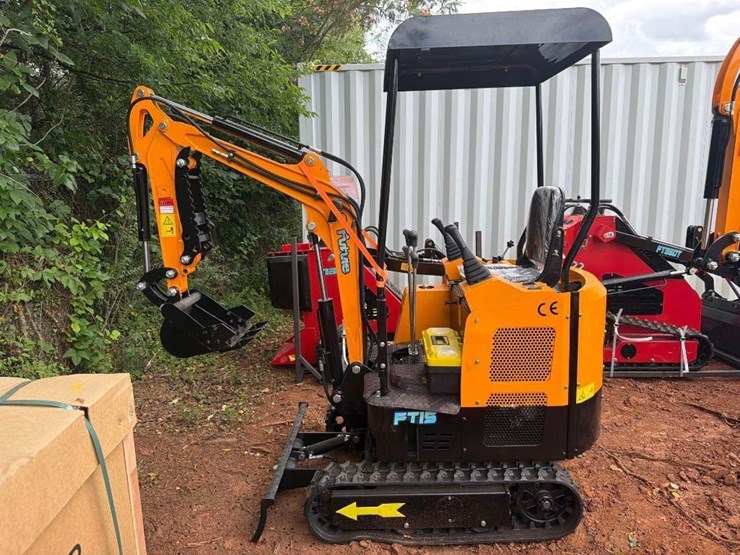 2026-future-15-mini-excavator-image-1