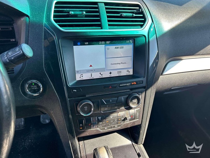 2017-ford-explorer-image-18
