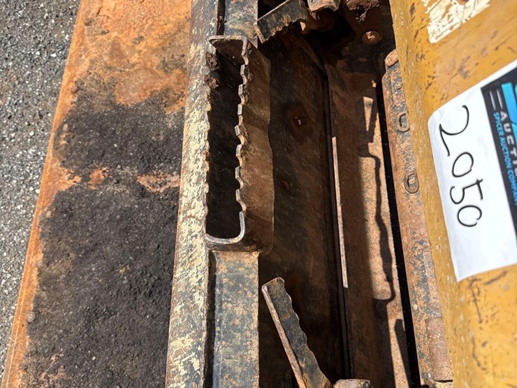 2019-caterpillar-249d-image-11