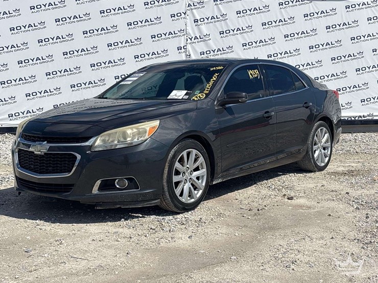 2015-chevrolet-malibu-sedan-image-1