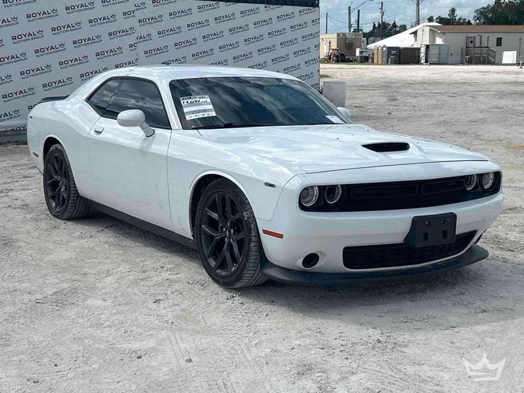 2023-dodge-challenger-coupe-image-2