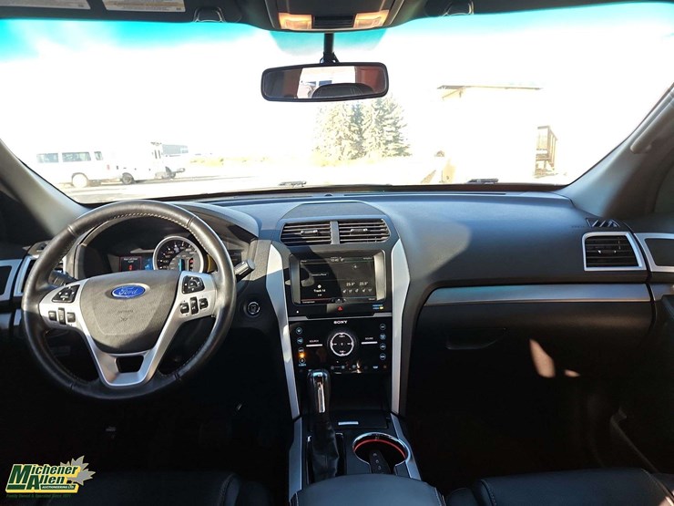 2015-ford-explorer-image-28