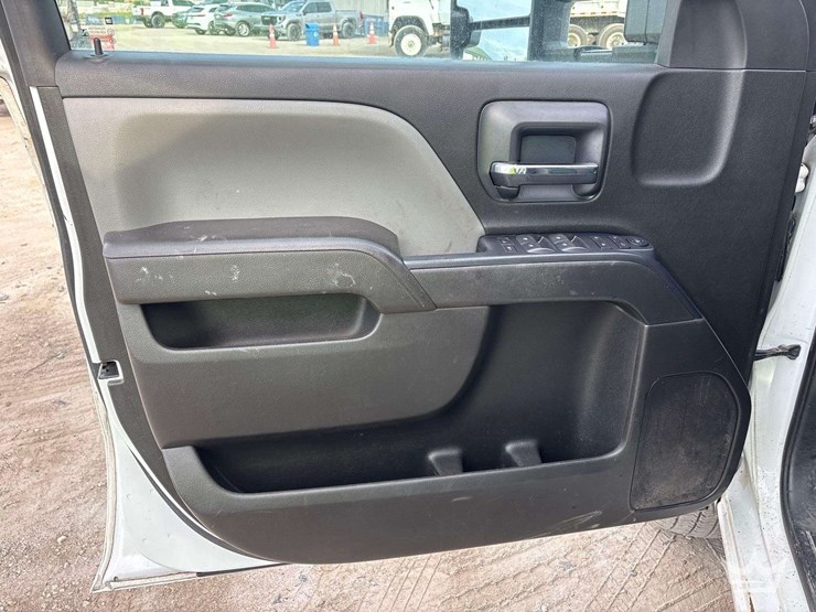 2018-chevrolet-silverado-3500-image-10