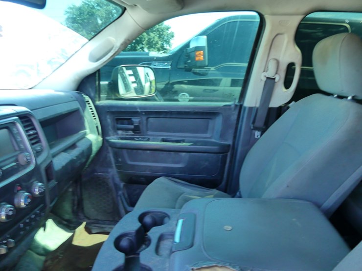 2015-dodge-ram-3500-image-13