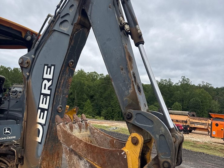 2016-deere-310l-image-14