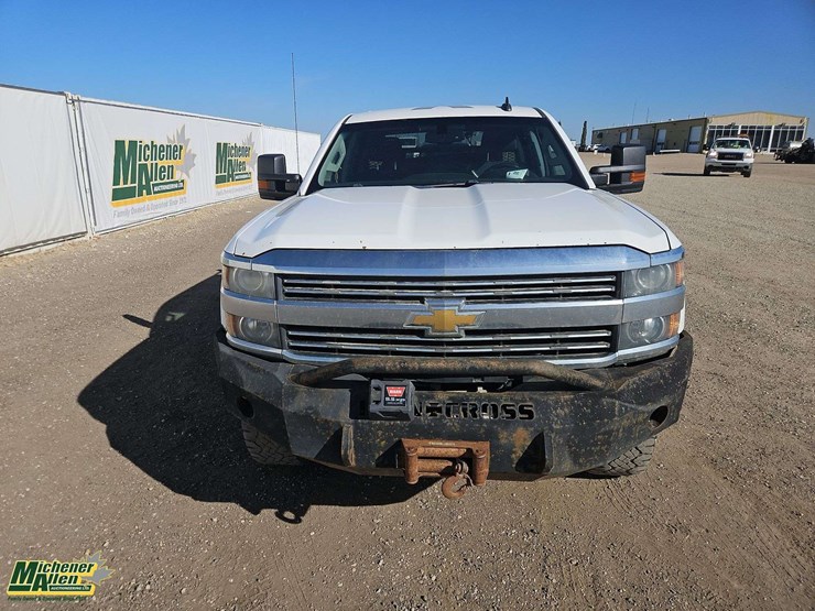 2015-chevrolet-silverado-2500hd-lt-image-8