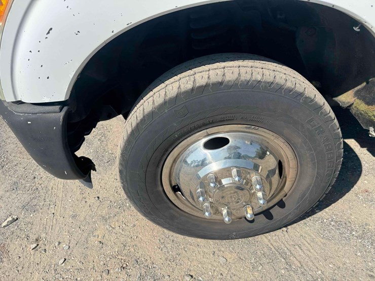 2011-ford-f350-image-15
