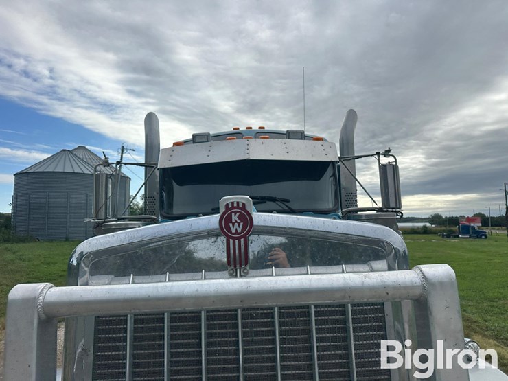 2018-kenworth-w900-image-19