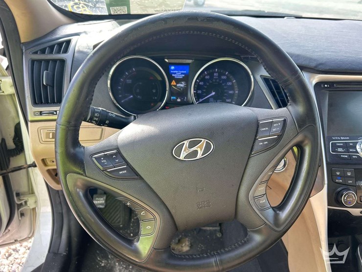 2013-hyundai-sonata-hybrid-sedan-image-14