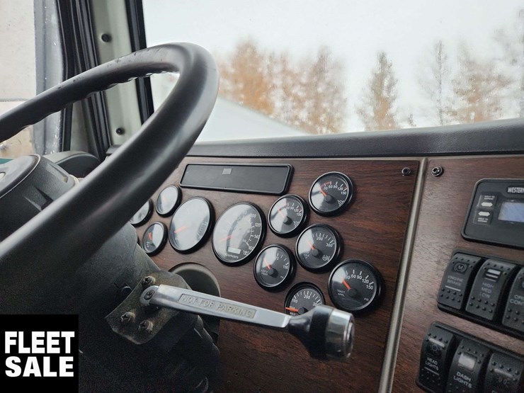 2015-western-star-4900-image-19