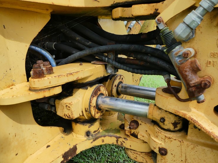 new-holland-675e-image-8
