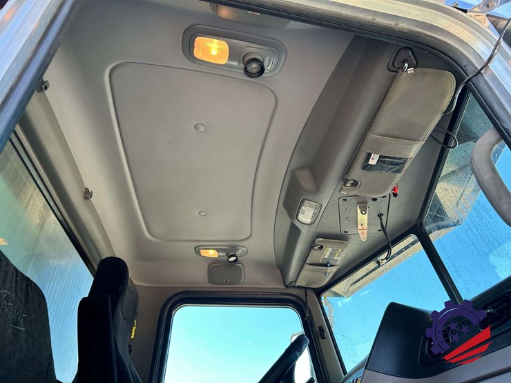 2016-peterbilt-367-image-51