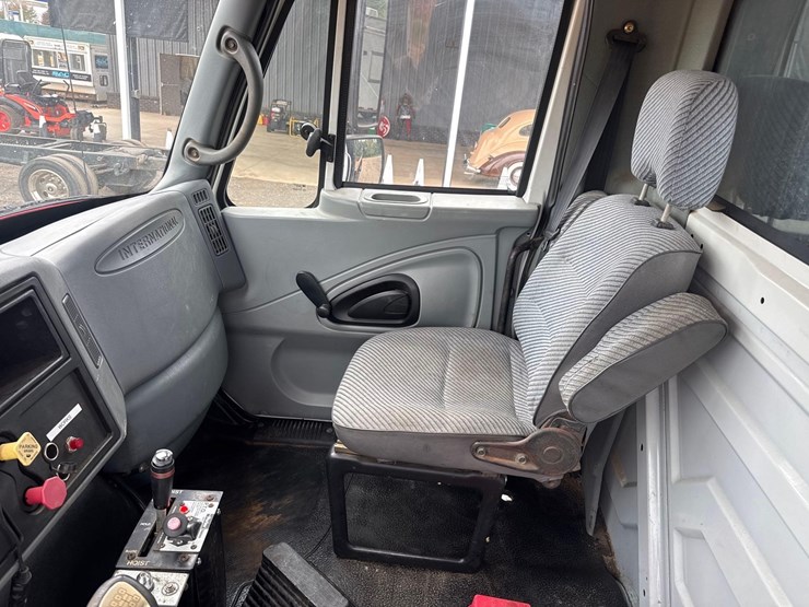 2006-international-durastar-4400-image-28