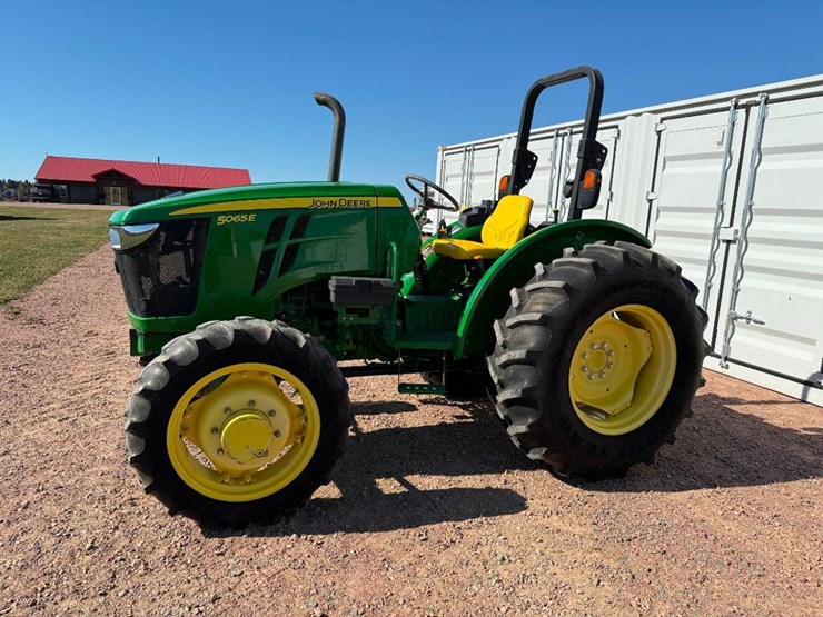 john-deere-5065e-image-1