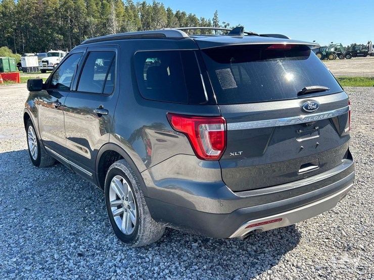 2017-ford-explorer-image-4