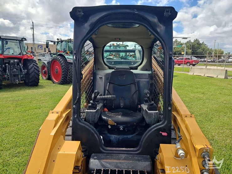 2021-caterpillar-299d3-image-23