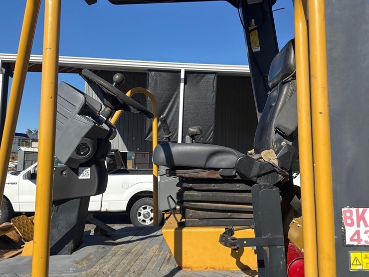 2006-caterpillar-cp-563e-image-22