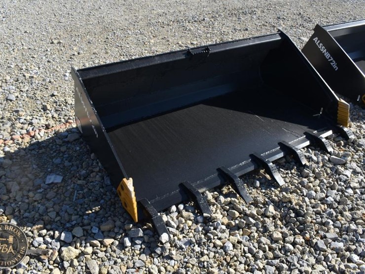 lyals-bucket-attachment-49758-image-1
