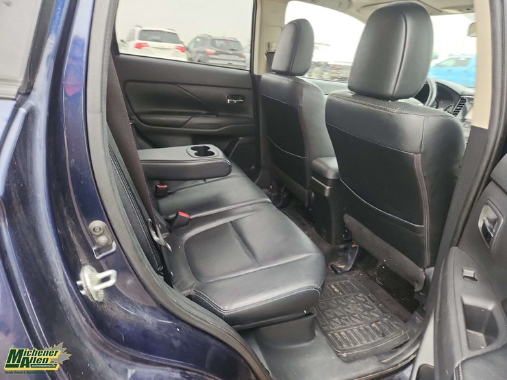 2014-mitsubishi-outlander-image-30