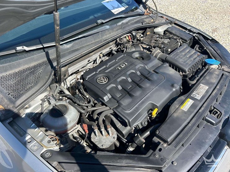 2015-volkswagen-golf-sportwagen-hatchback-image-9