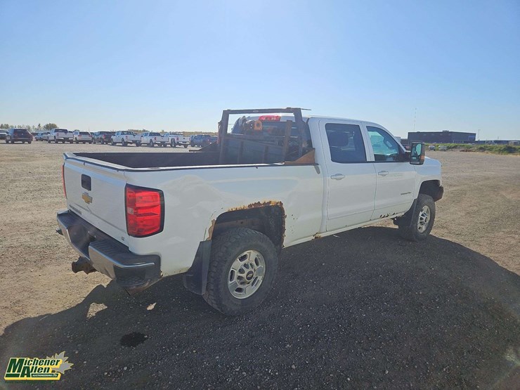 2015-chevrolet-silverado-2500hd-lt-image-4