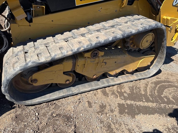 2022-caterpillar-259d3-image-16
