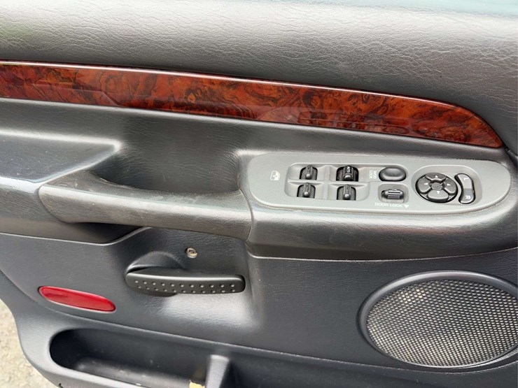 2003-dodge-2500-image-30