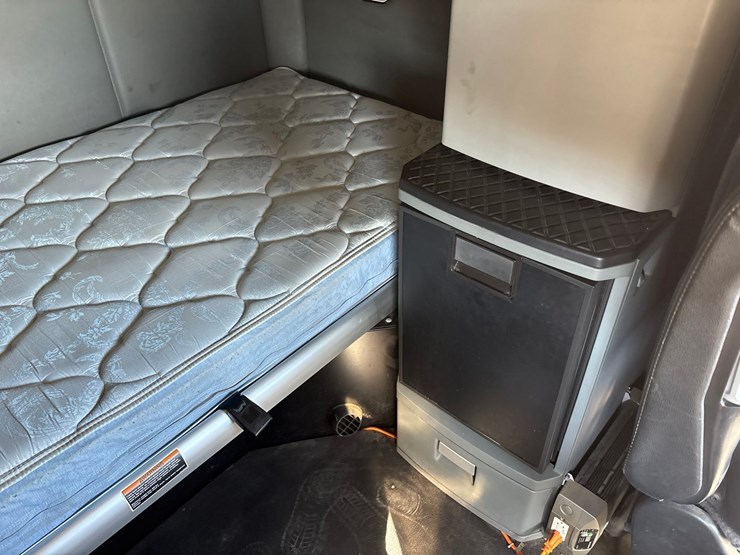 2018-kenworth-t680-image-87