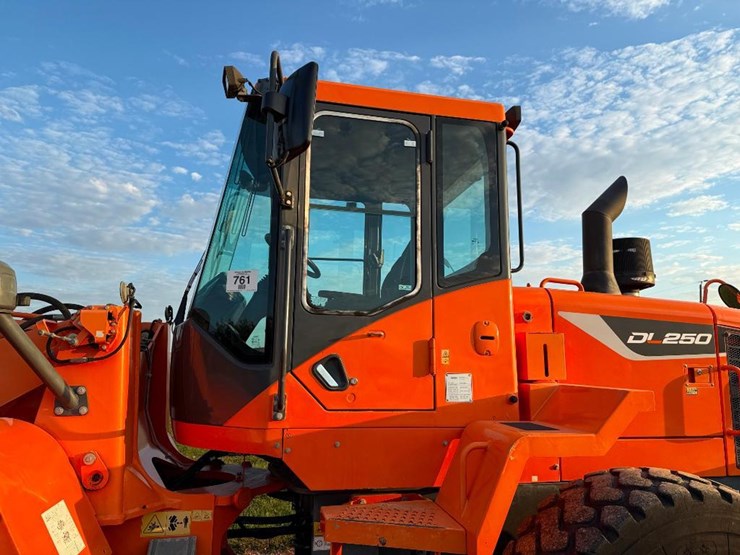 2017-doosan-dl250-5-image-18