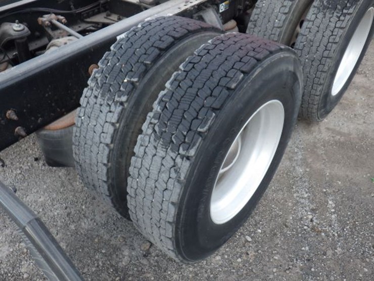 2017-kenworth-t680-image-12