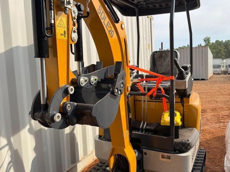 2025-sdle20-mini-excavator-image-2