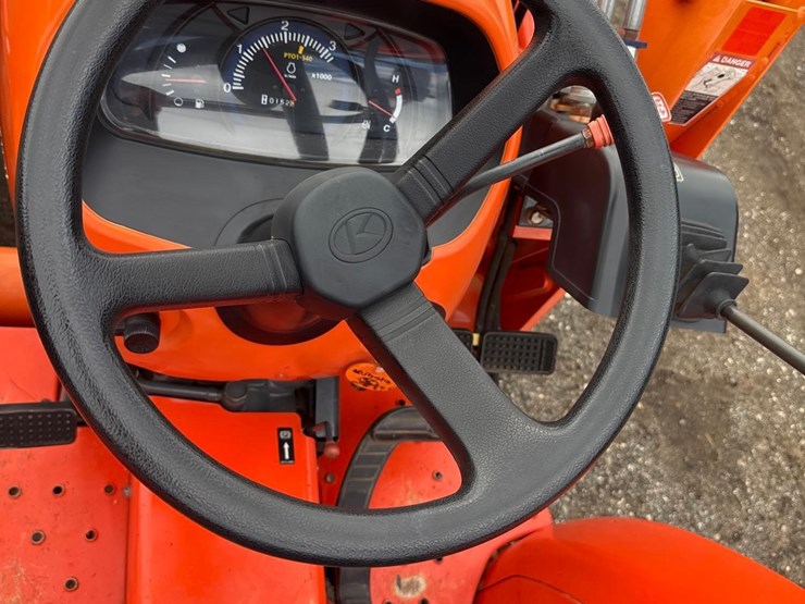 2012-kubota-l3200d-image-25