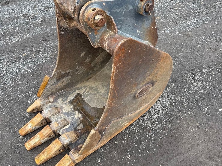 2019-deere-85g-image-11
