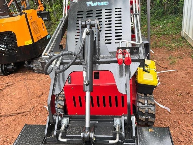 2026-future-360t-mini-skid-steer-loader-image-2