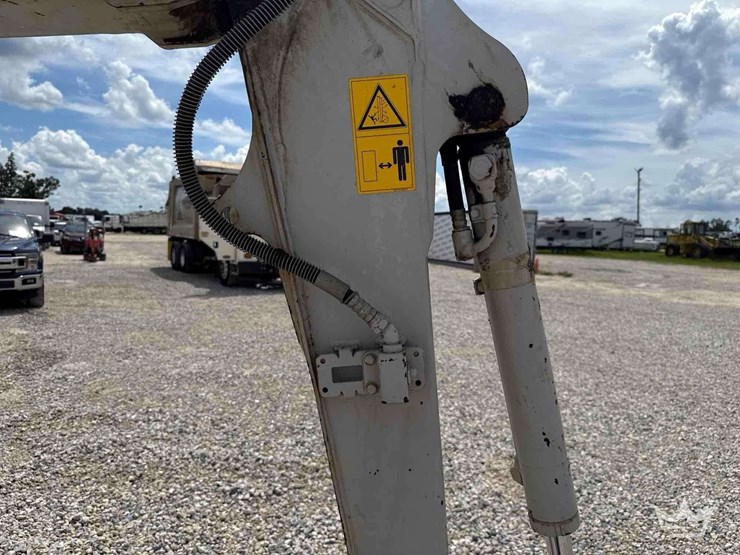 2019-takeuchi-tb235-2-image-13
