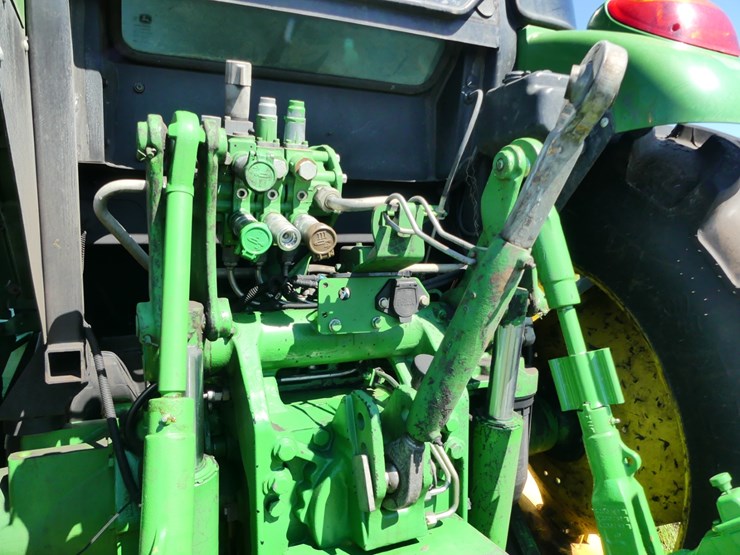 john-deere-6135e-image-6