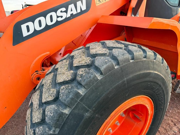 2017-doosan-dl250-5-image-7