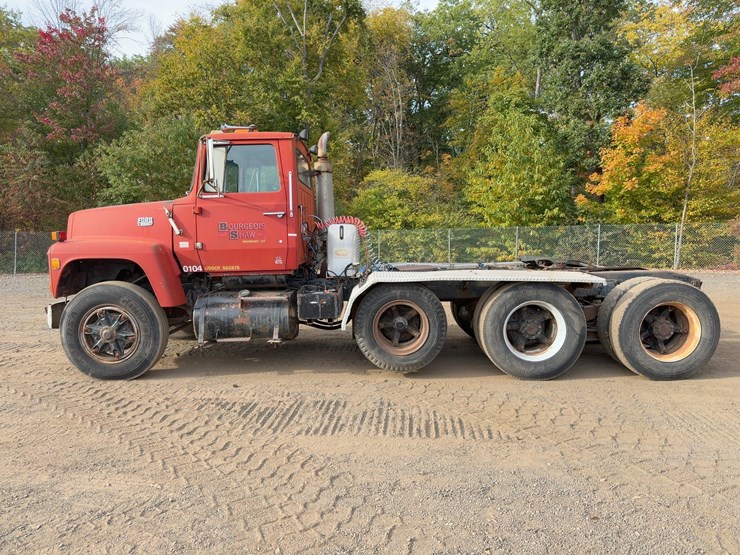 1985-ford-9000-image-2