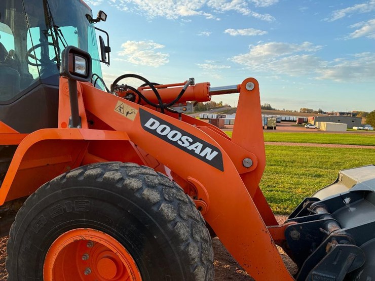 2017-doosan-dl250-5-image-21