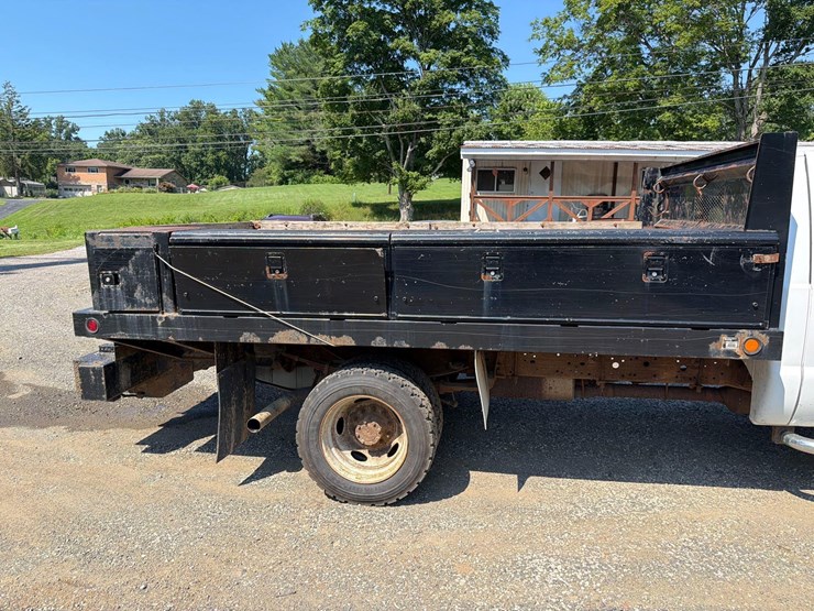 2005-ford-f550-image-22