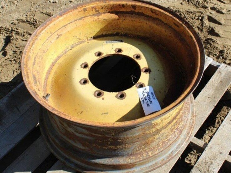 john-deere-tractor-tire-rim-image-2