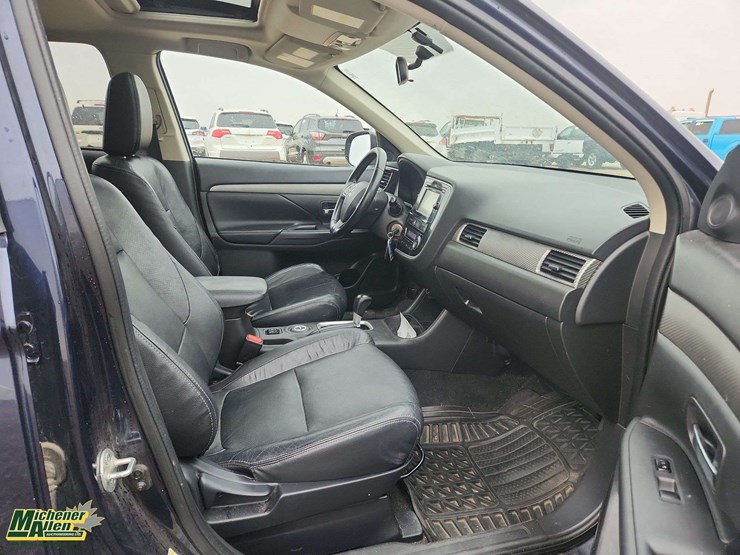 2014-mitsubishi-outlander-image-31