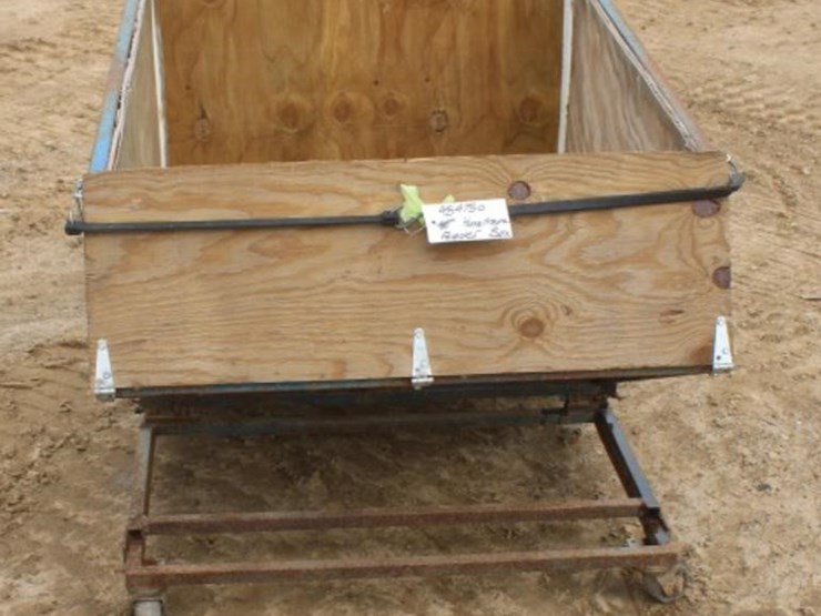 45"-x-36''-x-33"-homemade-livestock-feeder-box-image-1