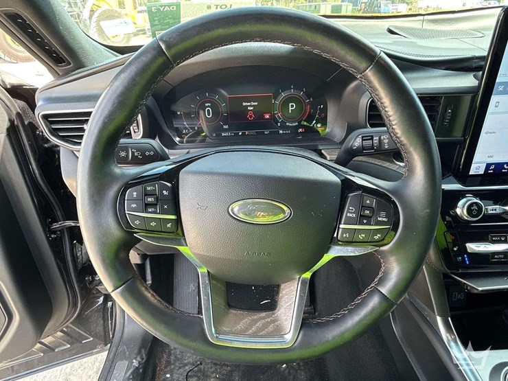 2022-ford-explorer-image-13