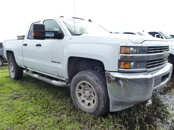 2017-chevrolet-2500hd-image-1