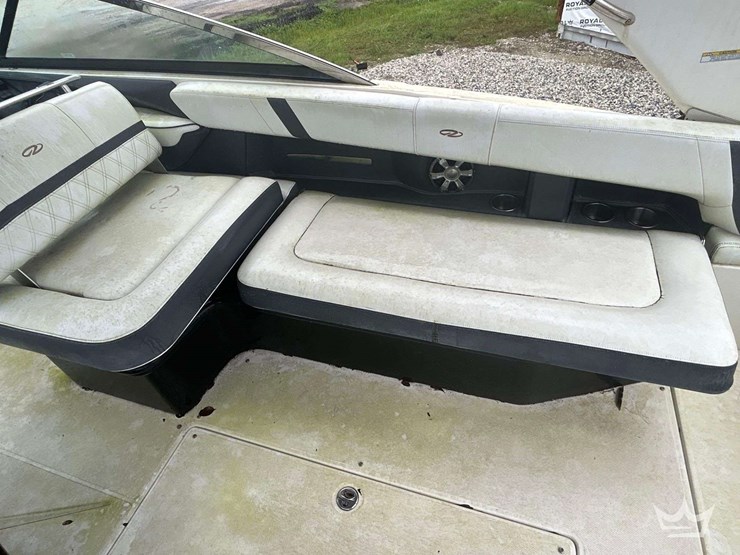 2018-27ft-regal-290bx-boat-w-tarpon-tri-axle-boat-trailer-image-21