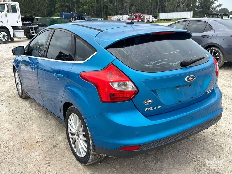 2013-ford-focus-hatchback-image-4